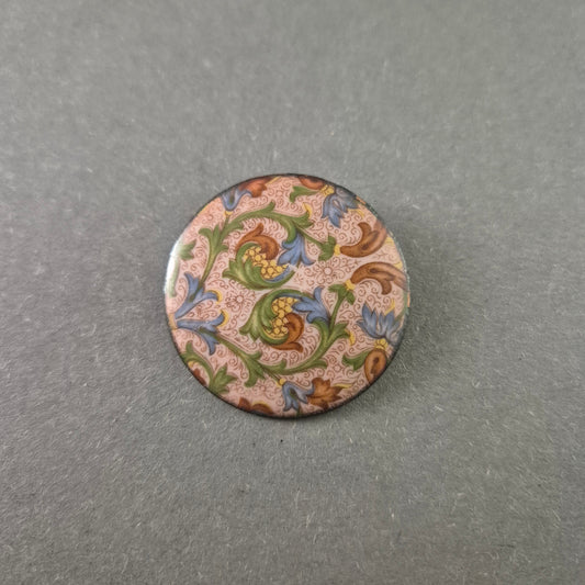 Antike Emaille-Brosche – Kunstvolles florales Design