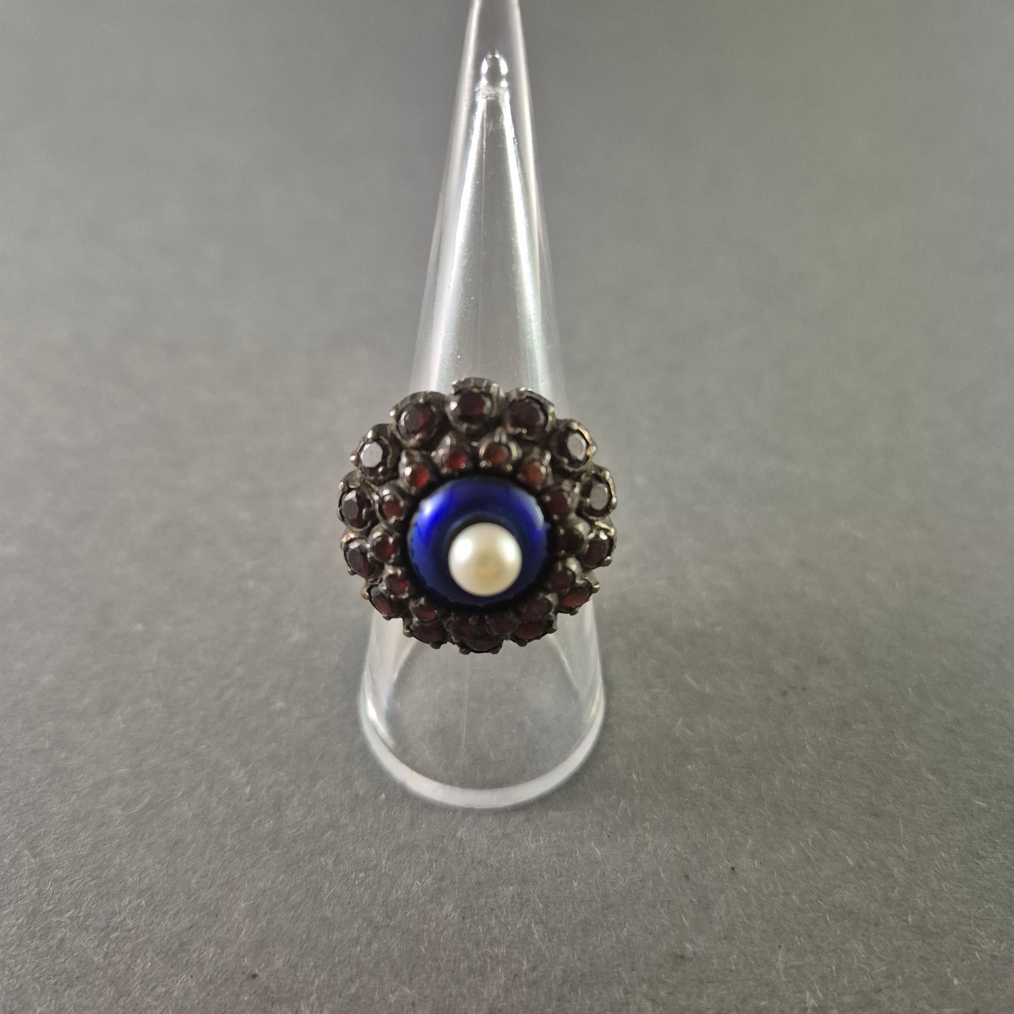 Antiker Silberring mit Granat, Lapislazuli & Perle – Exquisite Handwerkskunst