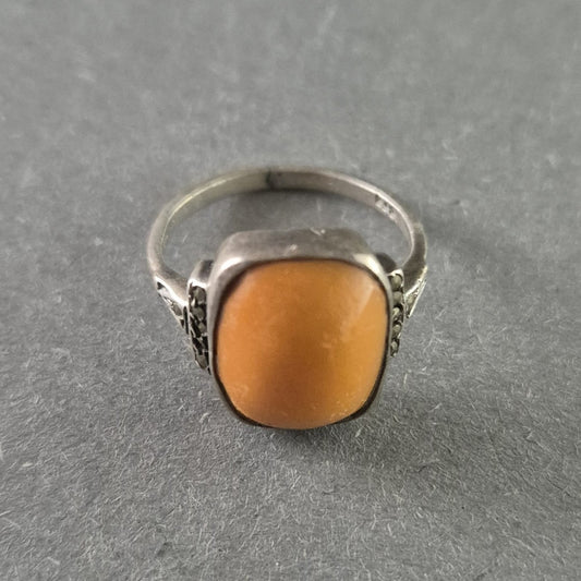 Antiker Silberring mit Butterscotch-Bernstein – Klassische Eleganz