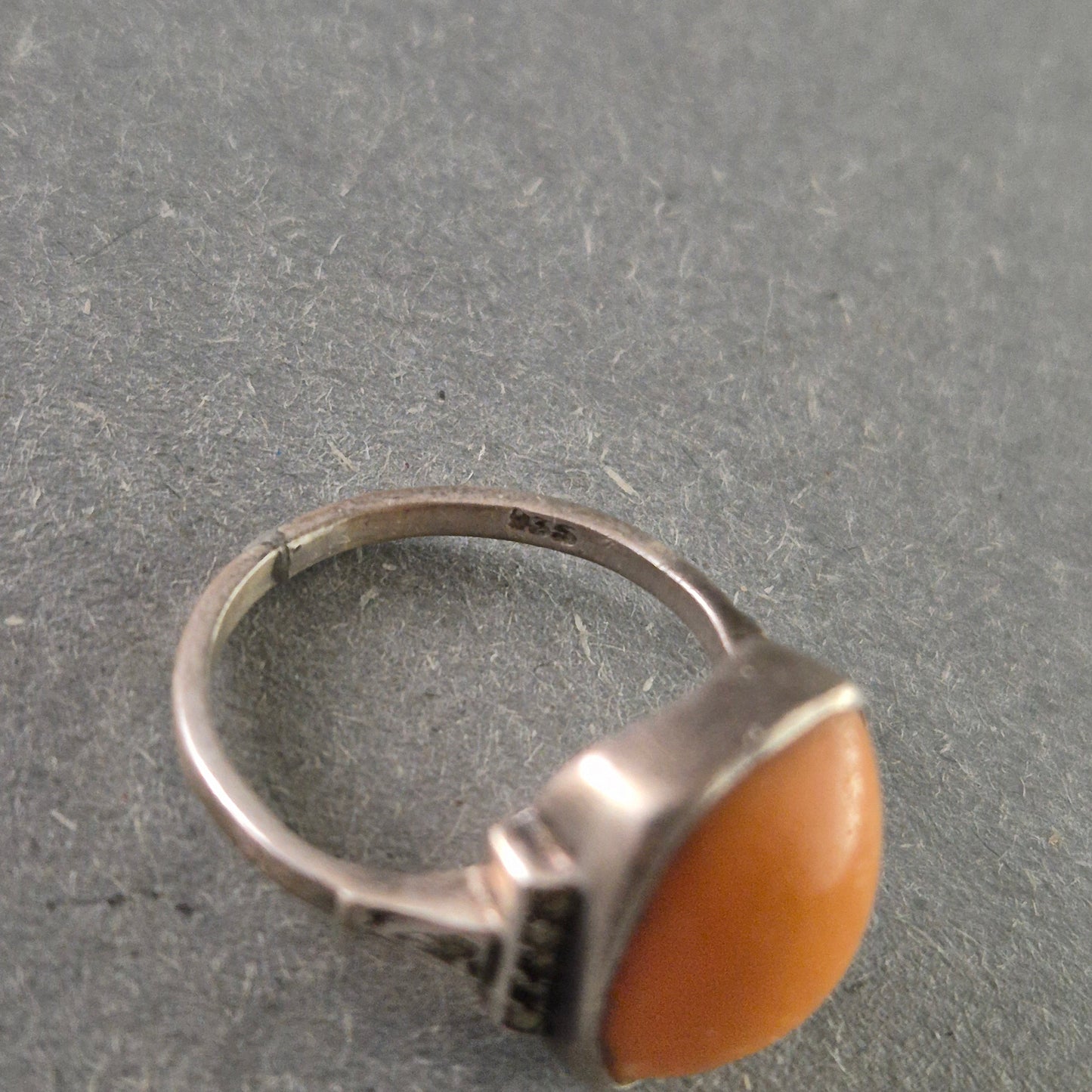 Antiker Silberring mit Butterscotch-Bernstein – Klassische Eleganz