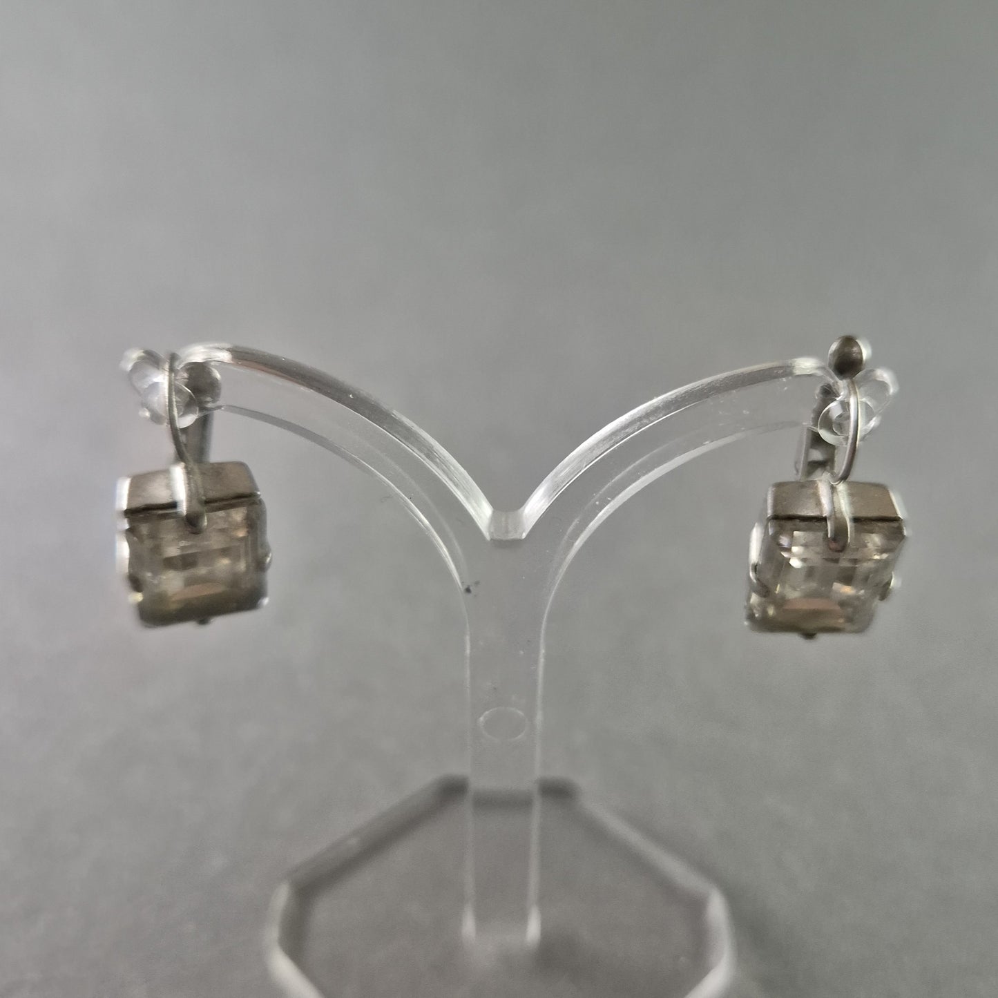 Elegante Silber-Ohrringe mit facettierten Steinen – Klassischer Vintage-Stil