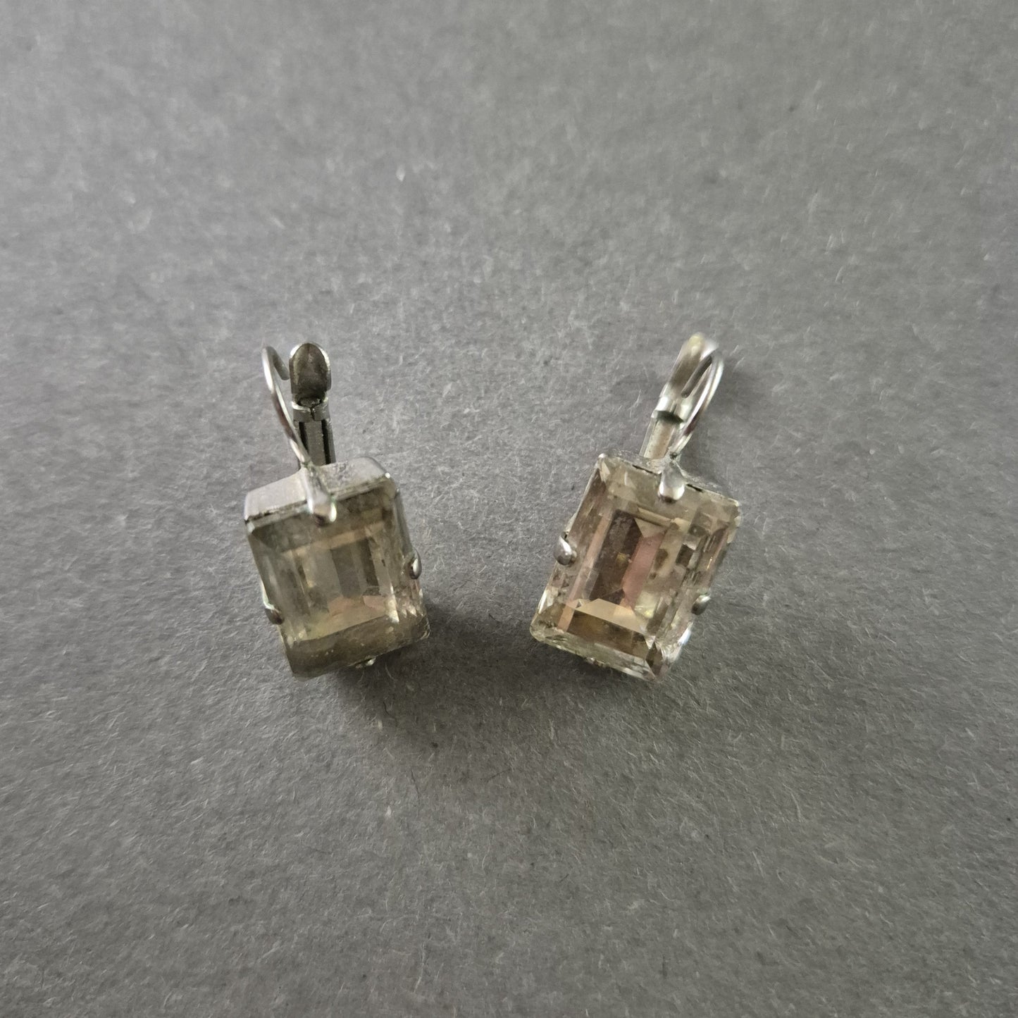 Elegante Silber-Ohrringe mit facettierten Steinen – Klassischer Vintage-Stil