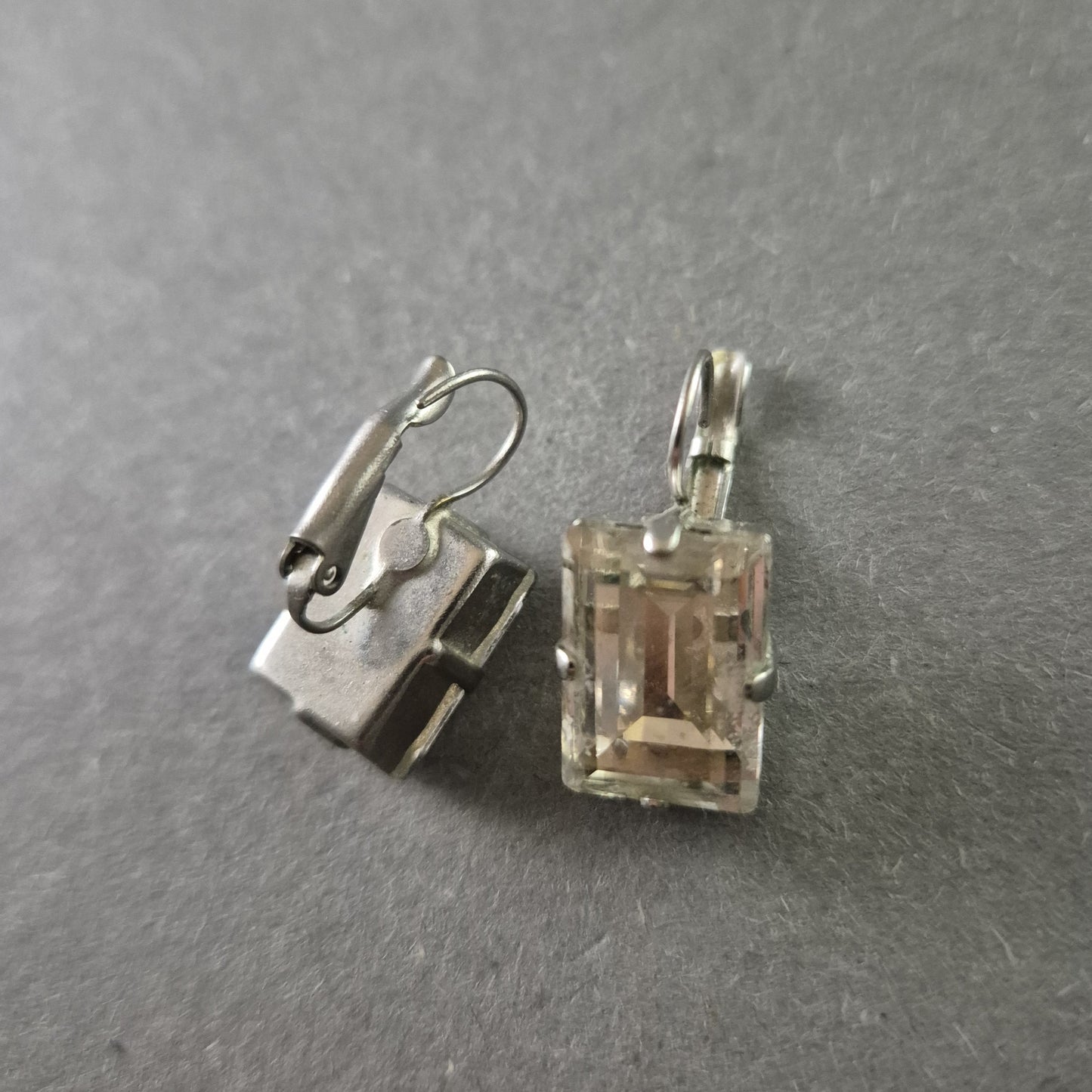 Elegante Silber-Ohrringe mit facettierten Steinen – Klassischer Vintage-Stil