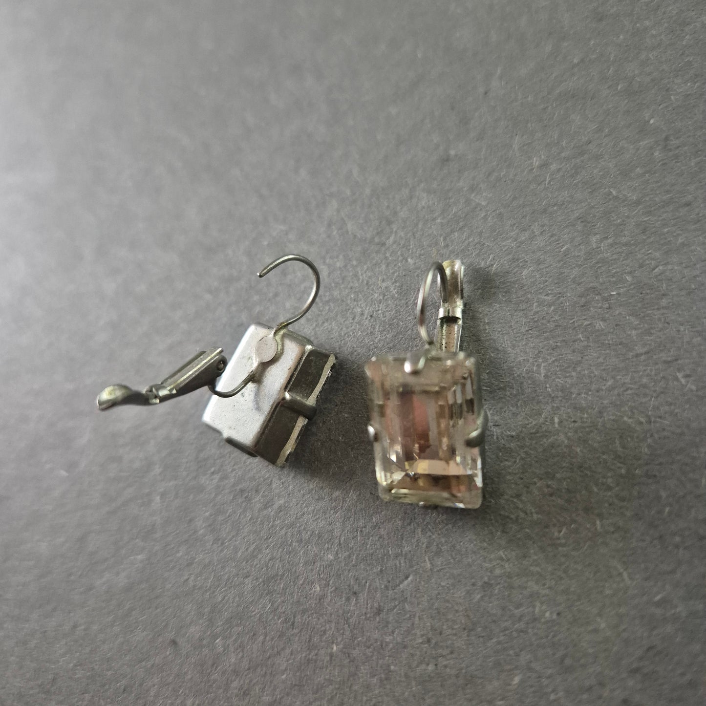 Elegante Silber-Ohrringe mit facettierten Steinen – Klassischer Vintage-Stil