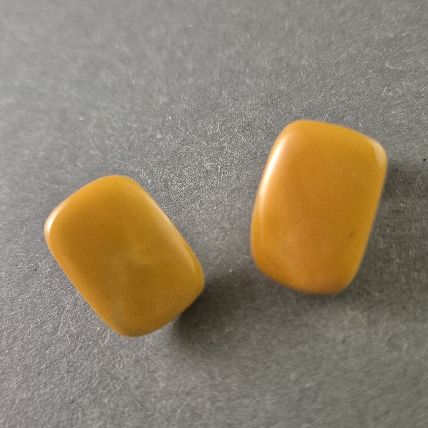 Antike Butterscotch-Bernstein Ohrclips – Schlichte Eleganz