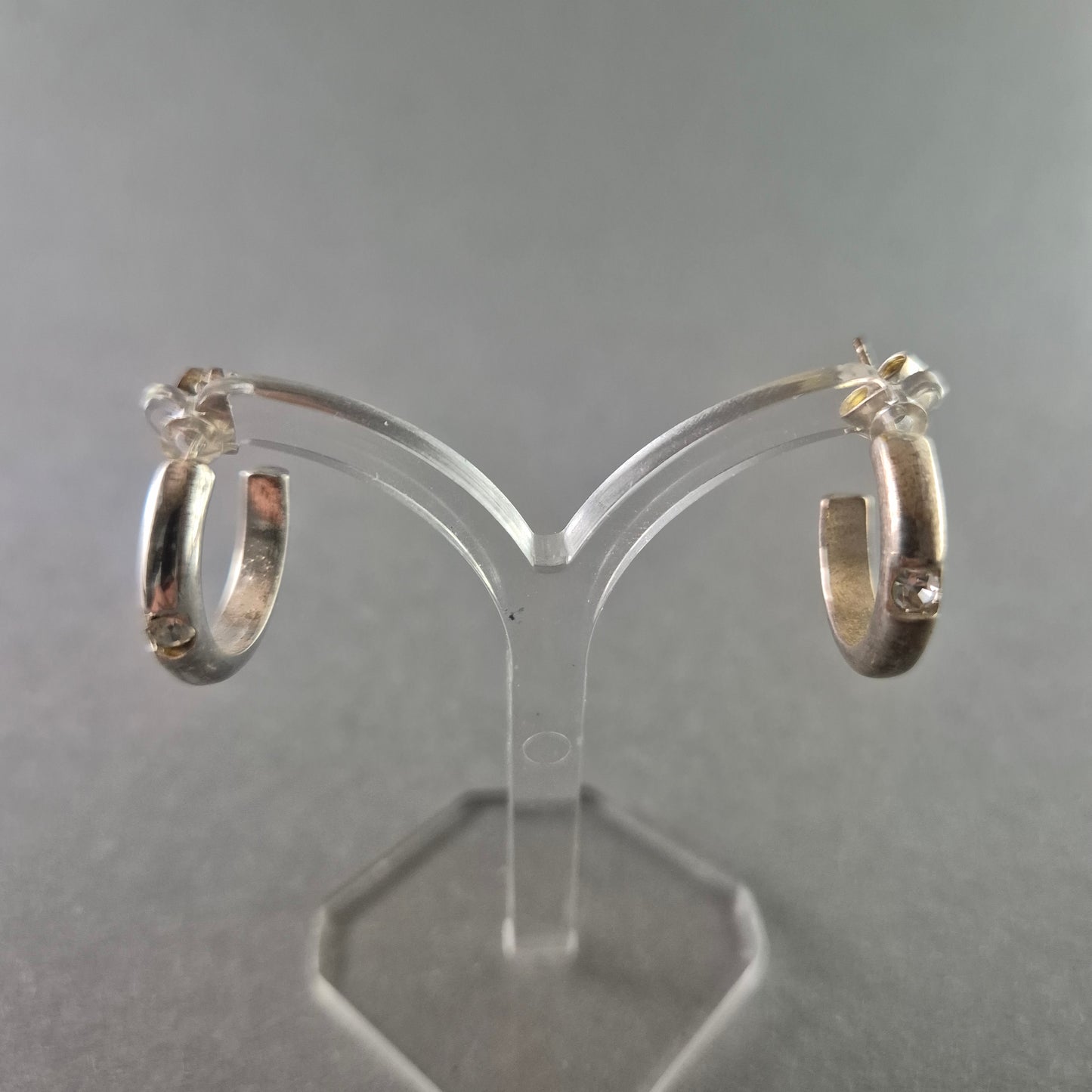 Klassische Silber-Creolen mit Zirkonia – Zeitlose Eleganz