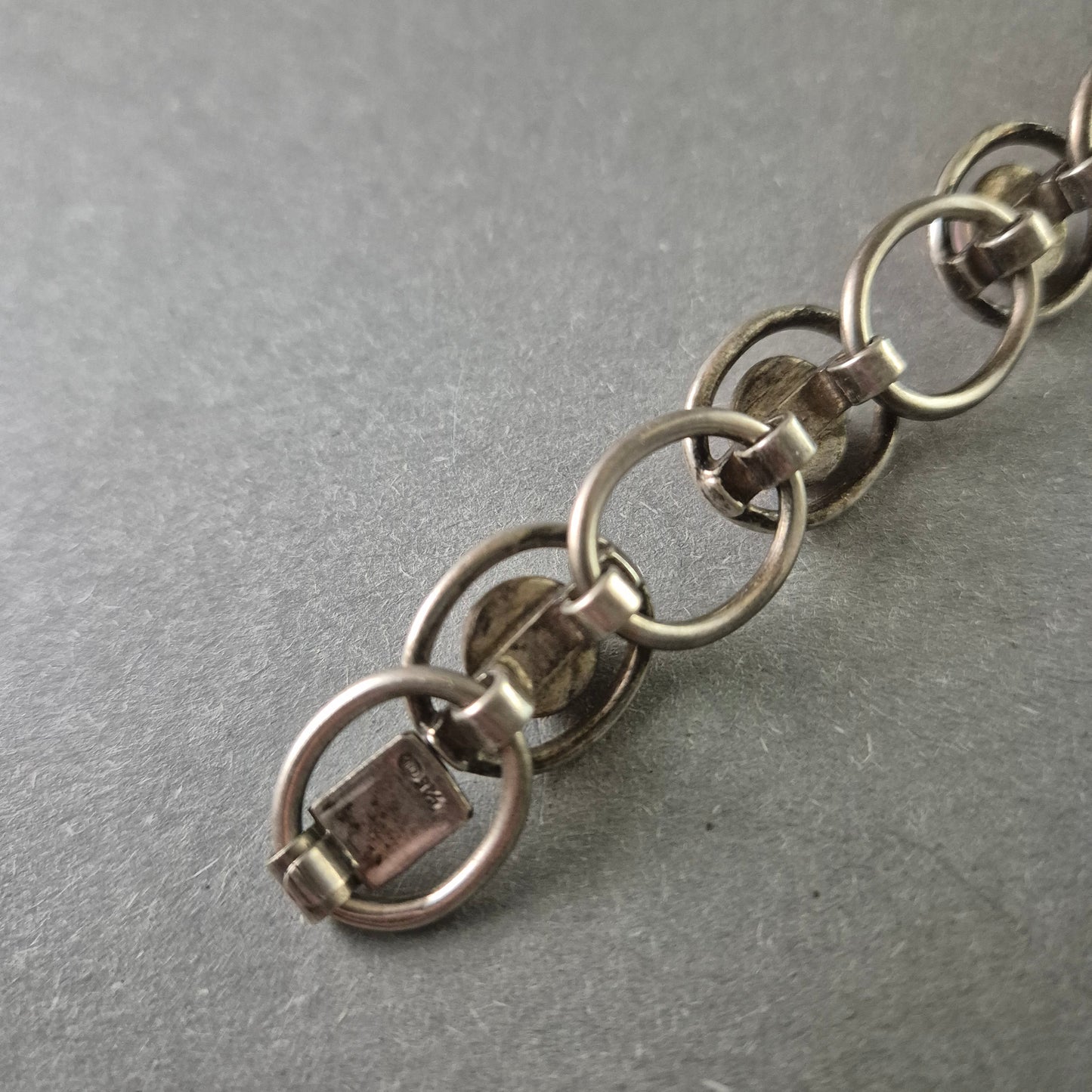 Vintage 925 Silberarmband mit rosa Edelsteinen – Stilvolles Schmuckstück