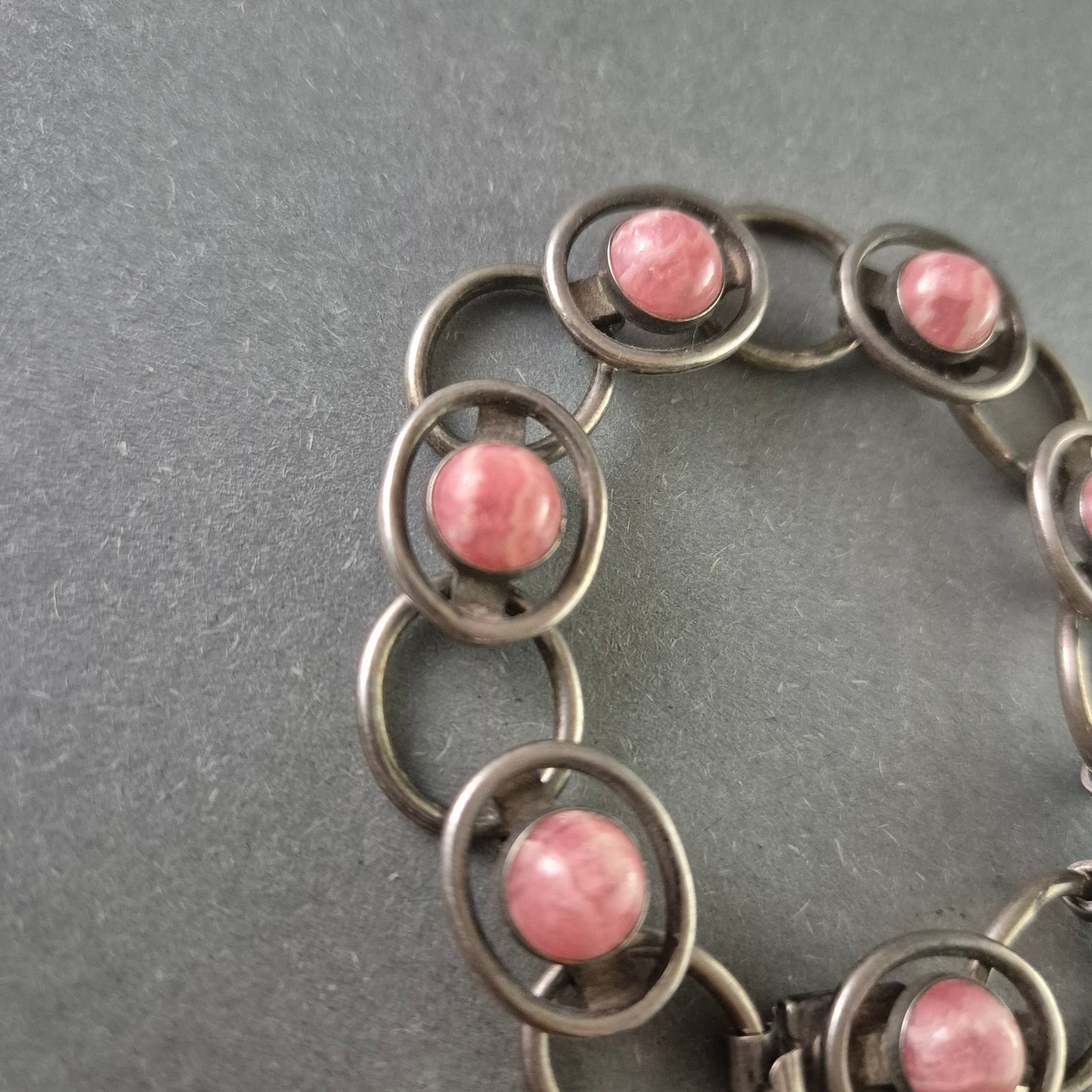 Vintage 925 Silberarmband mit rosa Edelsteinen – Stilvolles Schmuckstück