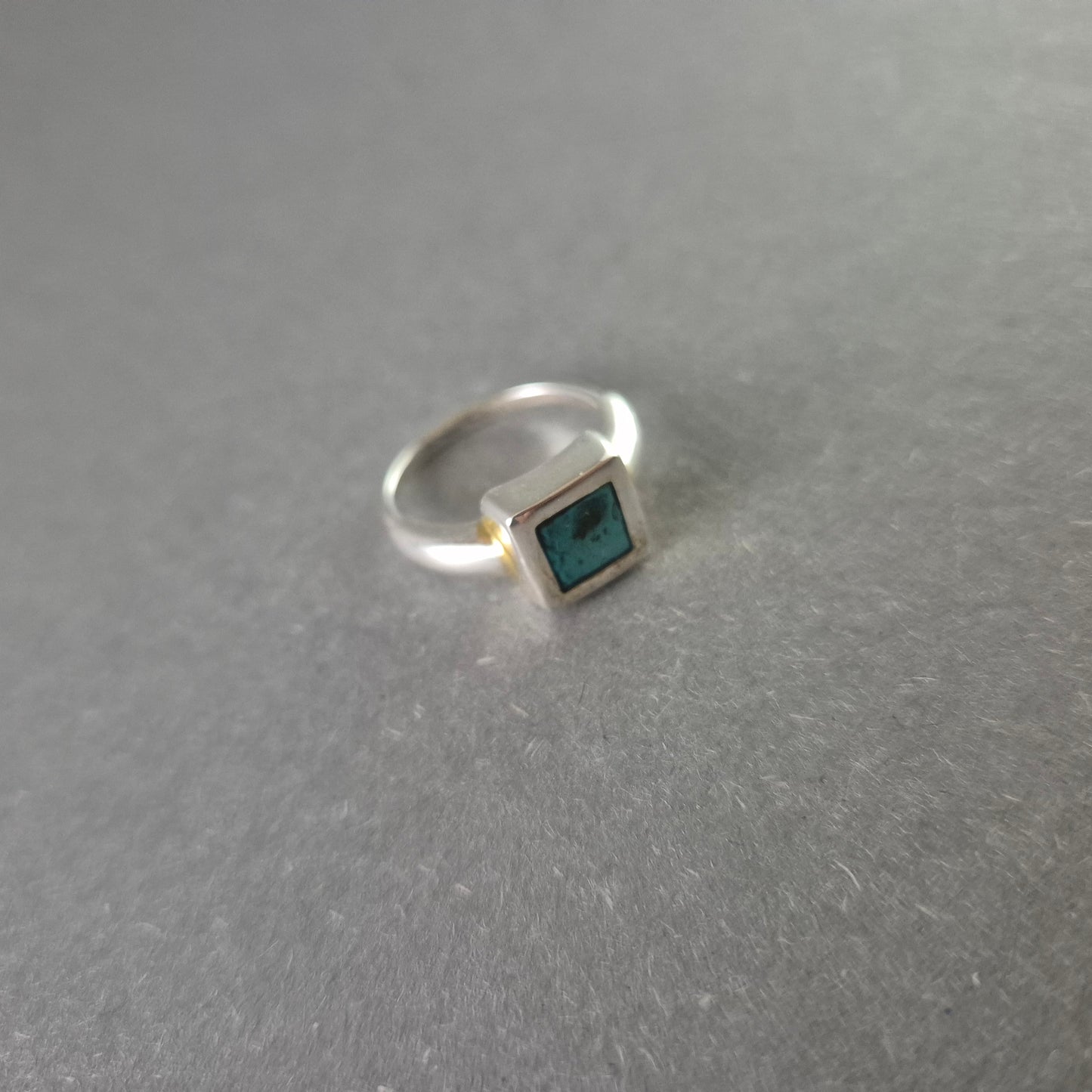 Moderner 925 Silberring mit quadratischem Türkis – Stilvolles Design
