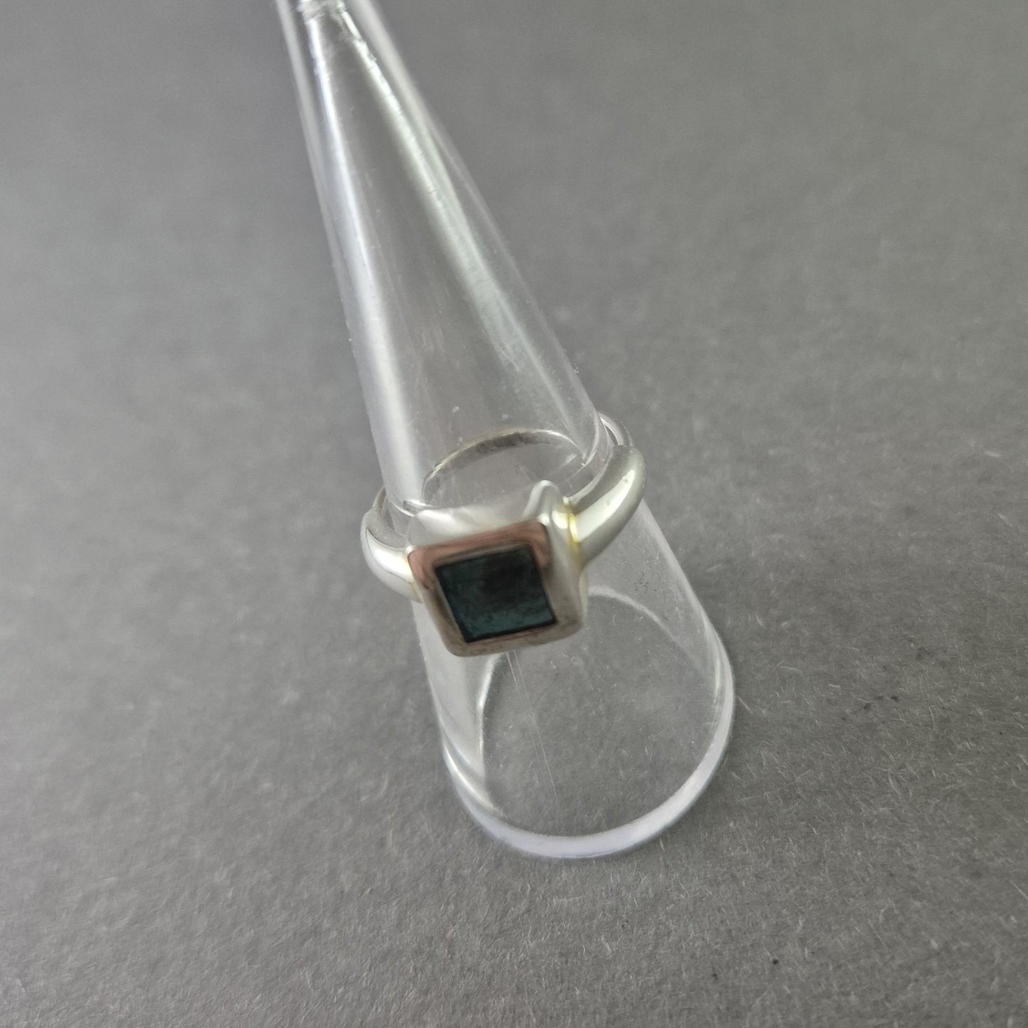 Moderner 925 Silberring mit quadratischem Türkis – Stilvolles Design