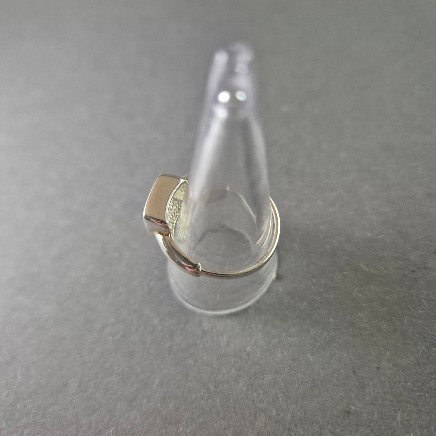 Moderner 925 Silberring mit quadratischem Türkis – Stilvolles Design