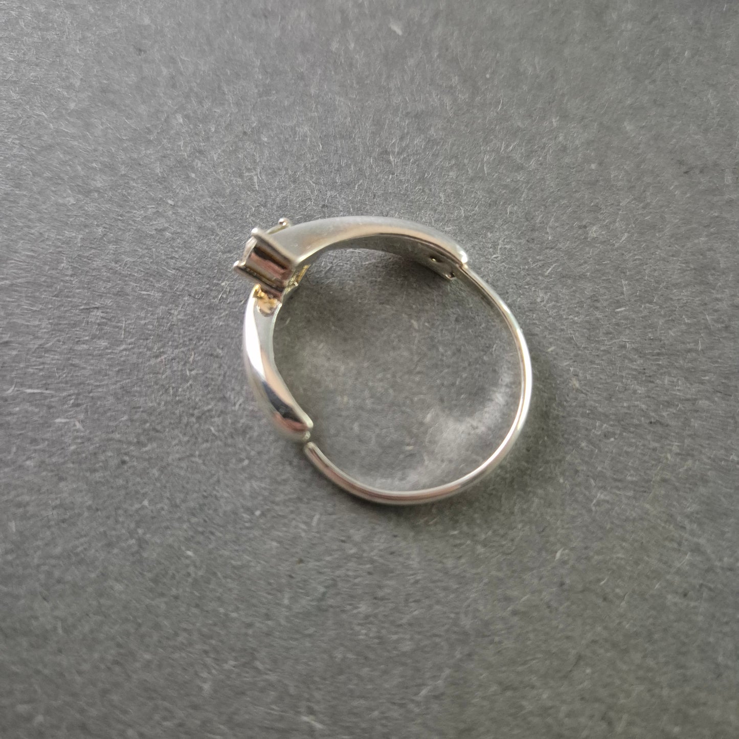 Eleganter 925 Silberring mit funkelndem Zirkonia – Zeitlose Schönheit