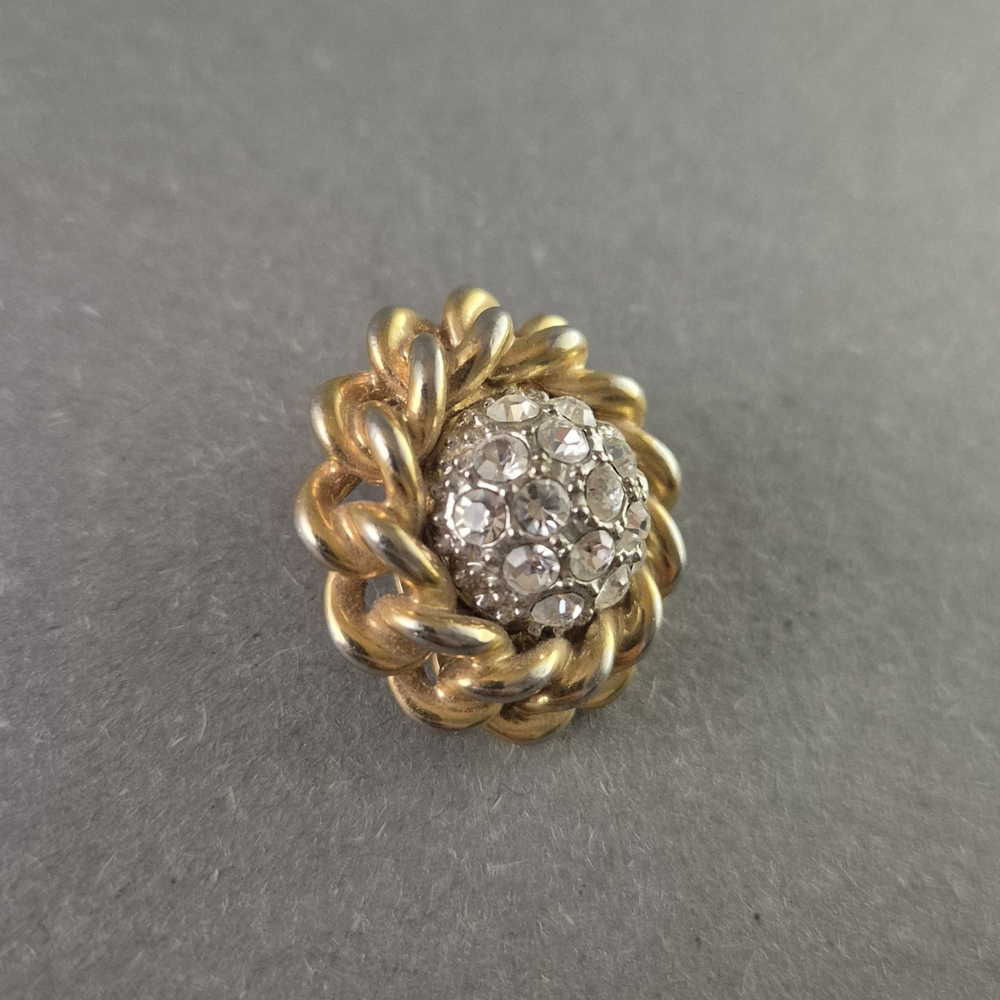 Eleganter Vintage-Clip-Ohrring – Goldfarben mit funkelnden Strasssteinen