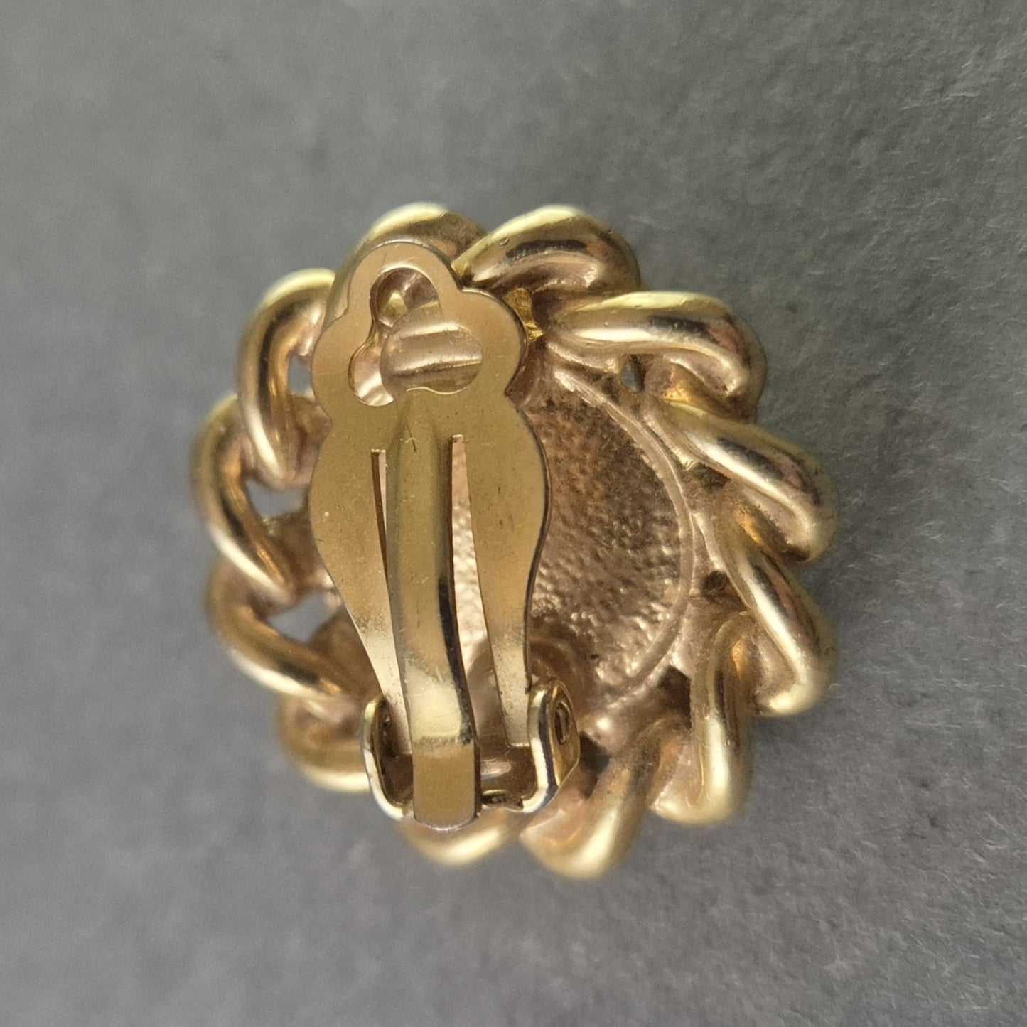 Eleganter Vintage-Clip-Ohrring – Goldfarben mit funkelnden Strasssteinen