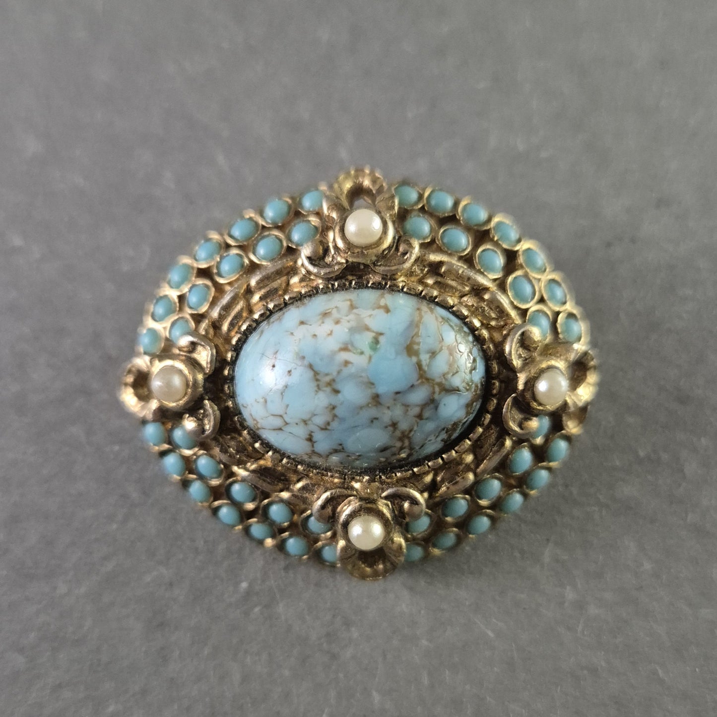 Antike Brosche mit Türkis und Perlen – Elegantes historisches Design