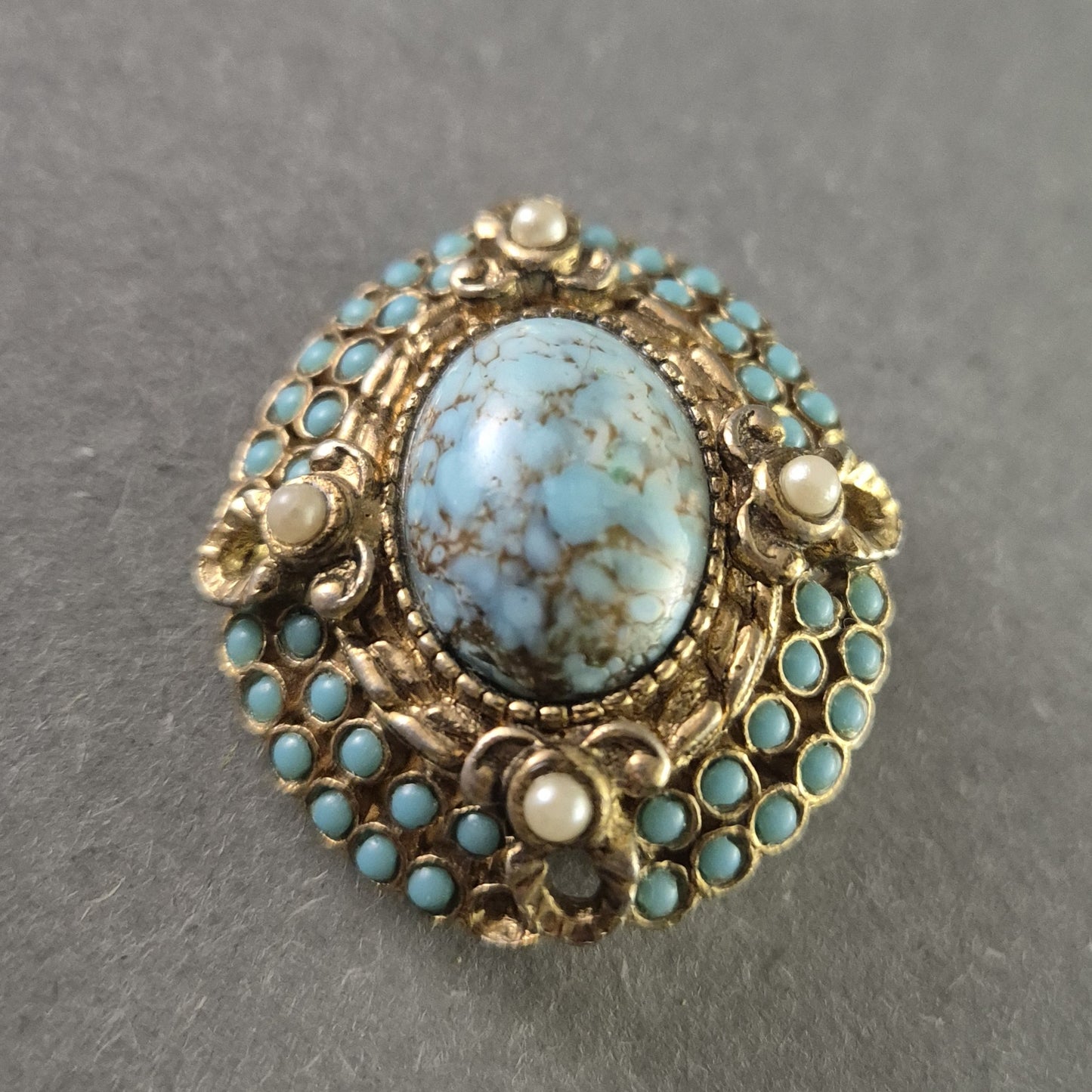 Antike Brosche mit Türkis und Perlen – Elegantes historisches Design