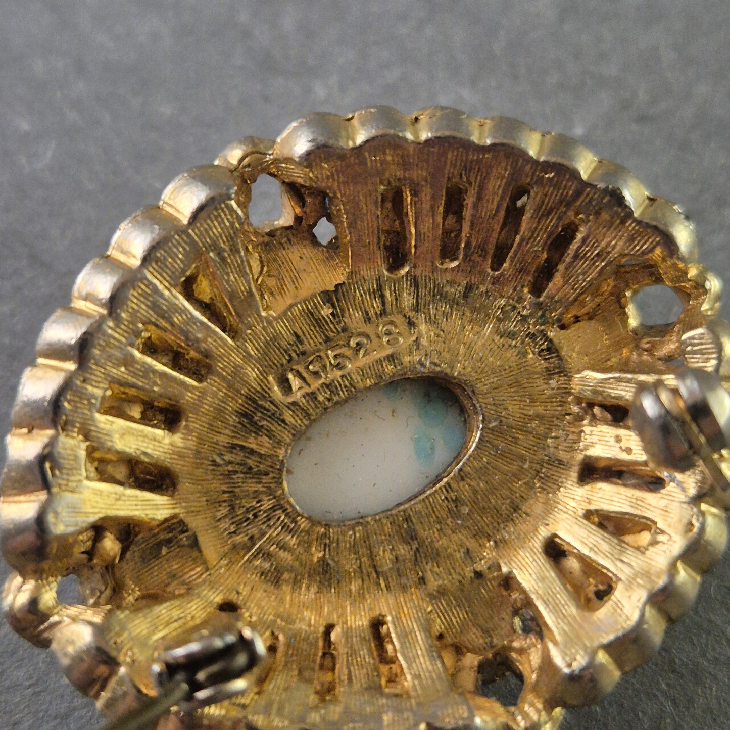 Antike Brosche mit Türkis und Perlen – Elegantes historisches Design