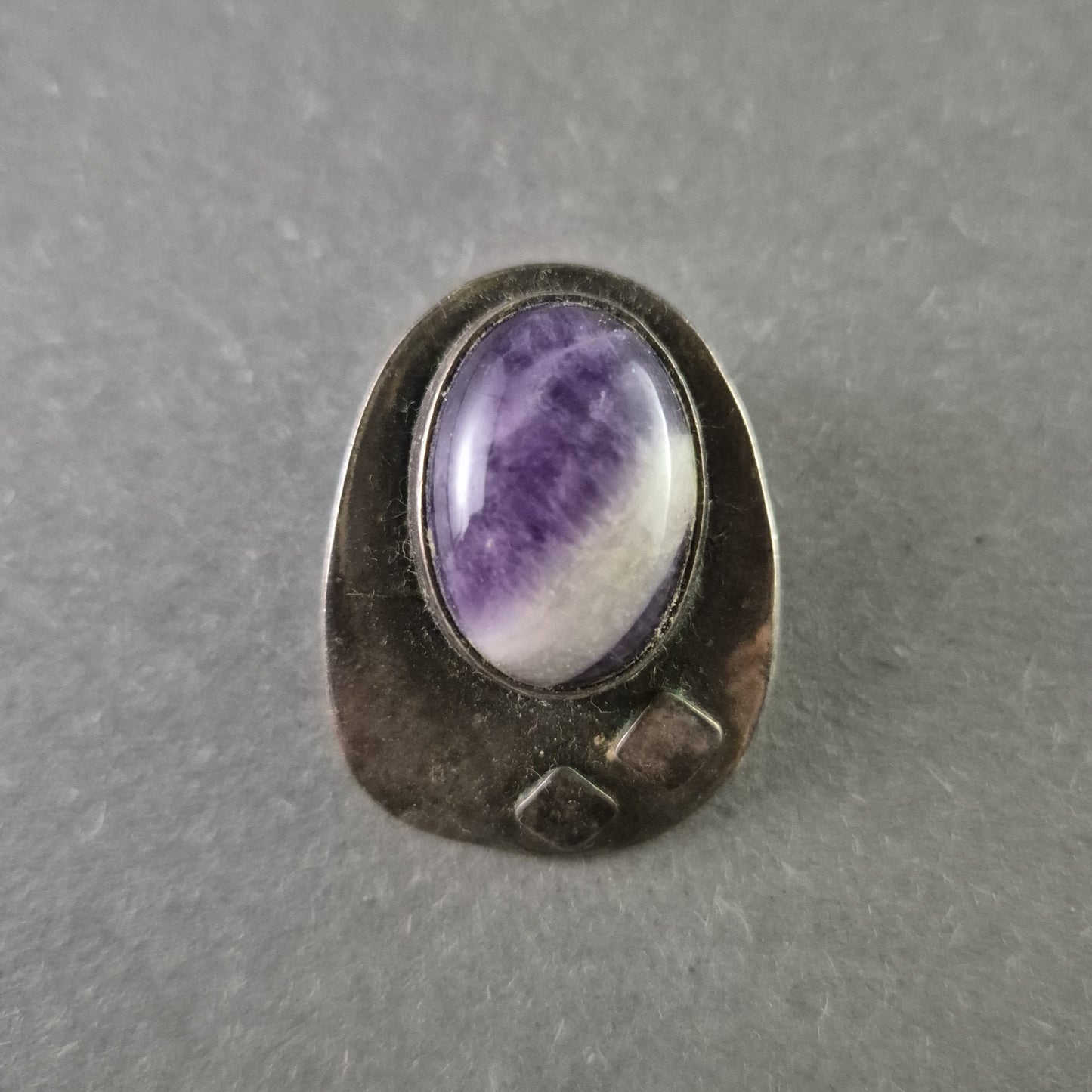 Vintage-Clip-Ohrring mit Amethyst – Zeitlose Eleganz in Silber