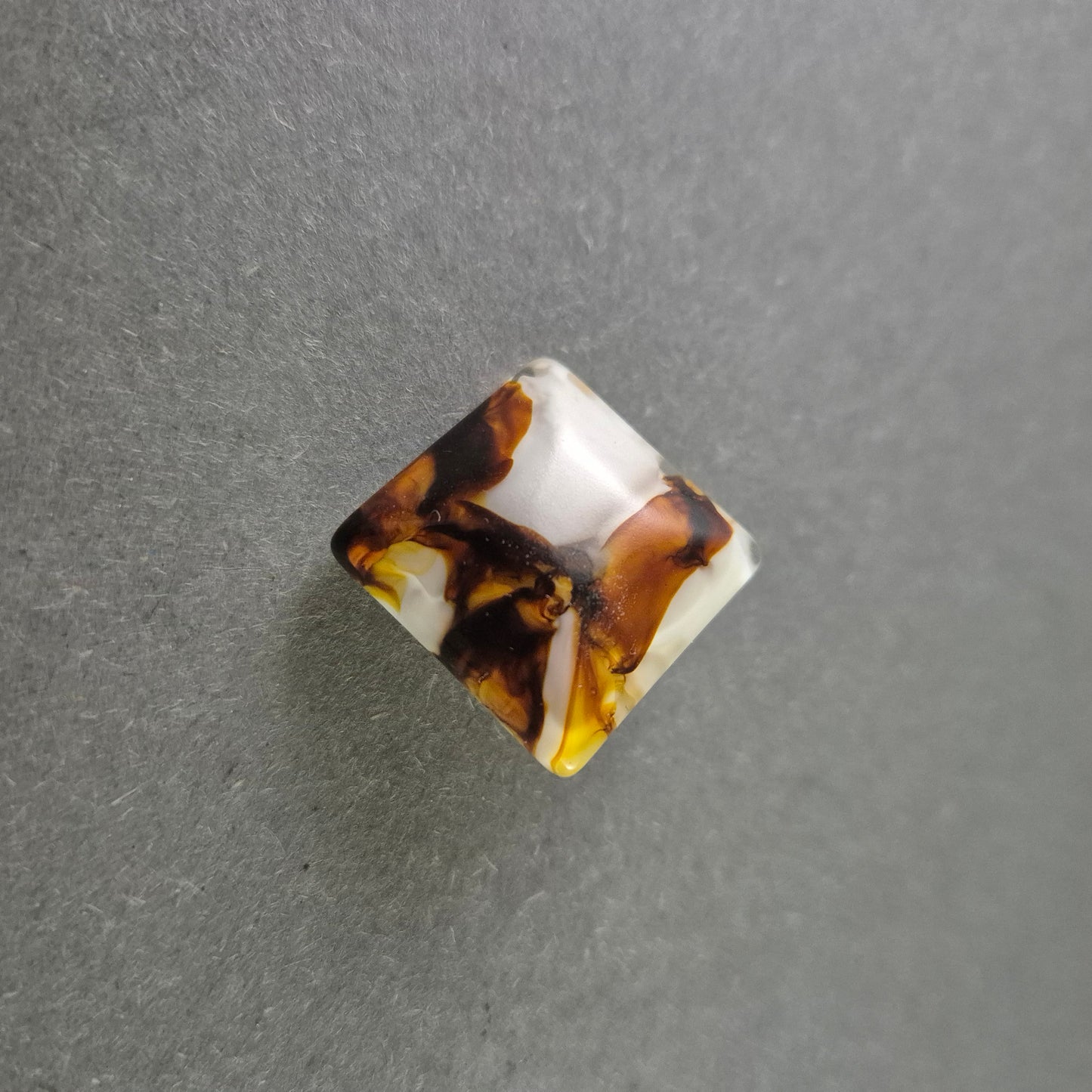 Vintage-Clip-Ohrring in Marmor-Optik – Stilvolles Retro-Design