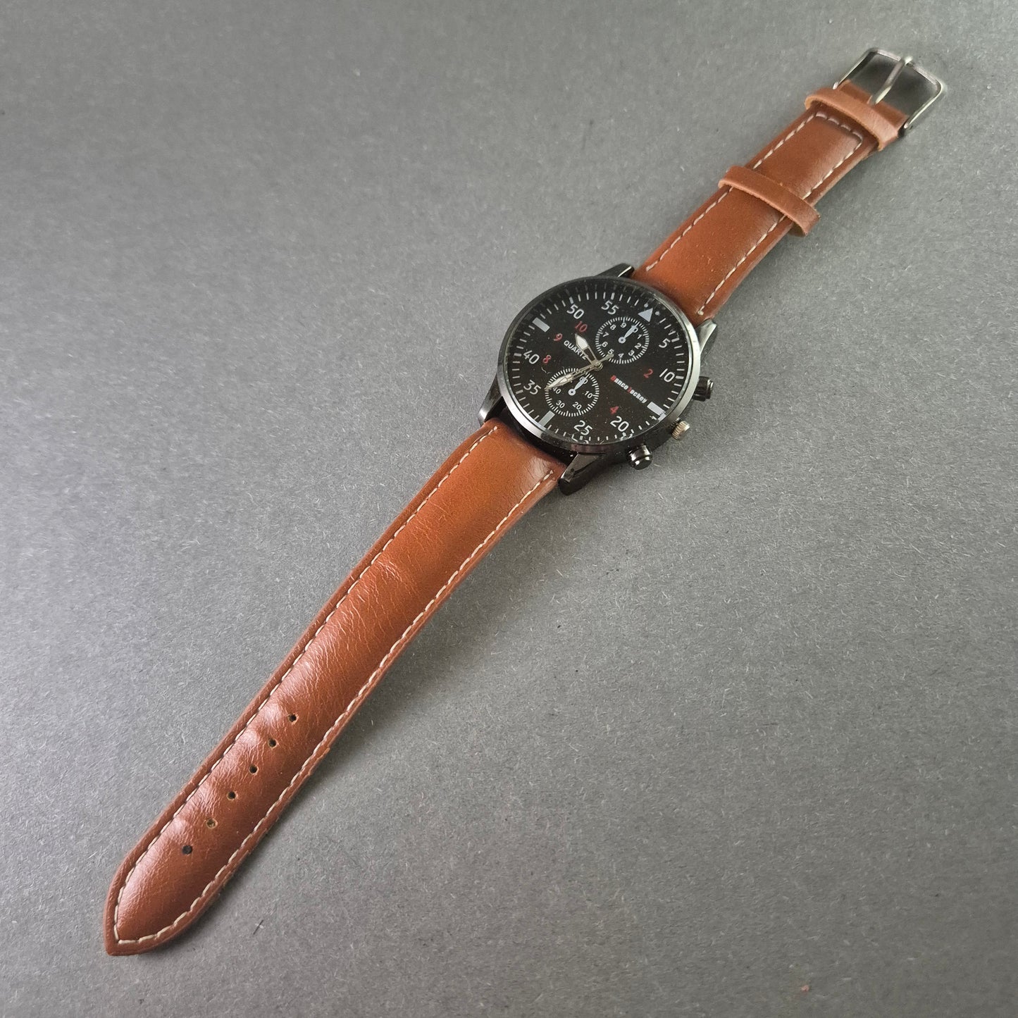 Sportliche Dance Jockey Herrenarmbanduhr Markantes Design mit Lederarmband