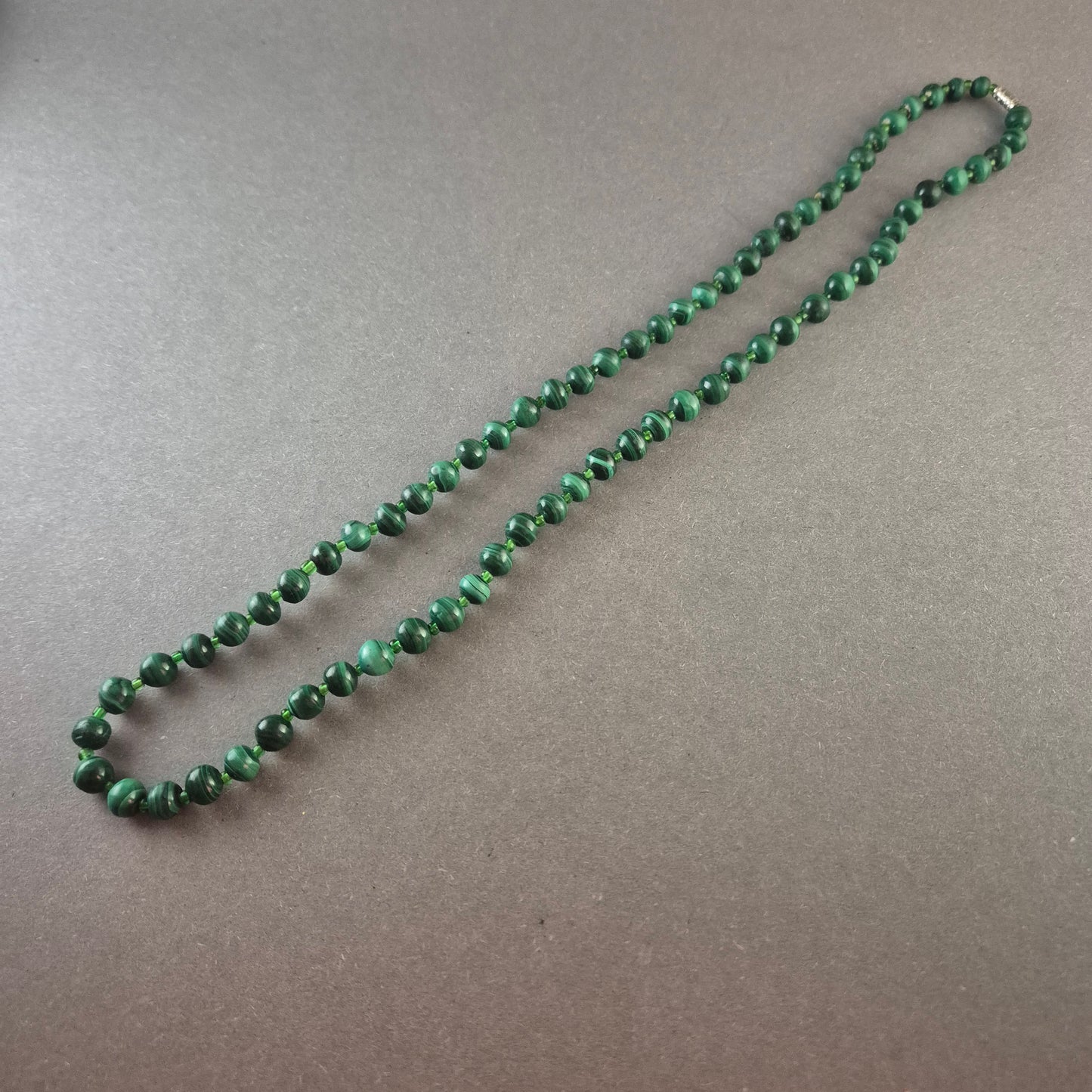 Vintage Malachit-Halskette – Eleganz in Grün