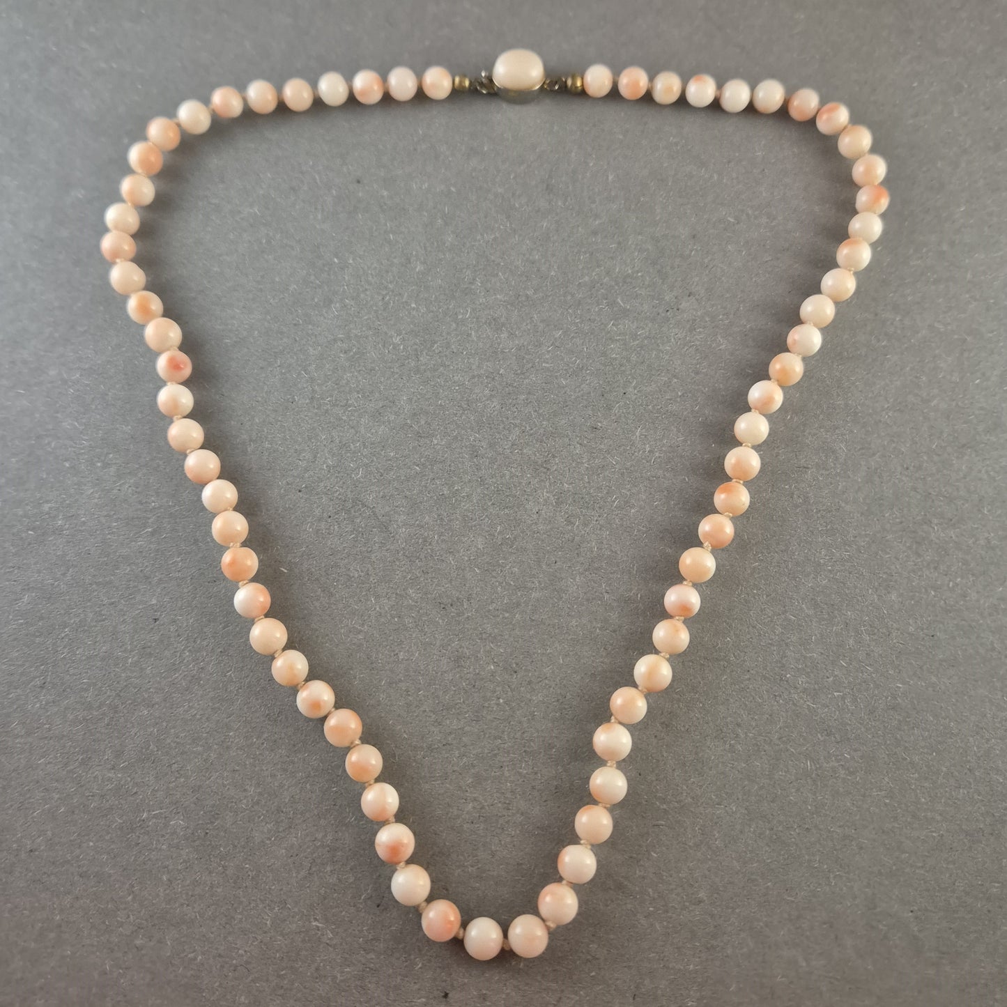 Vintage Korallenhalskette mit Goldverschluss – Eleganter Klassiker