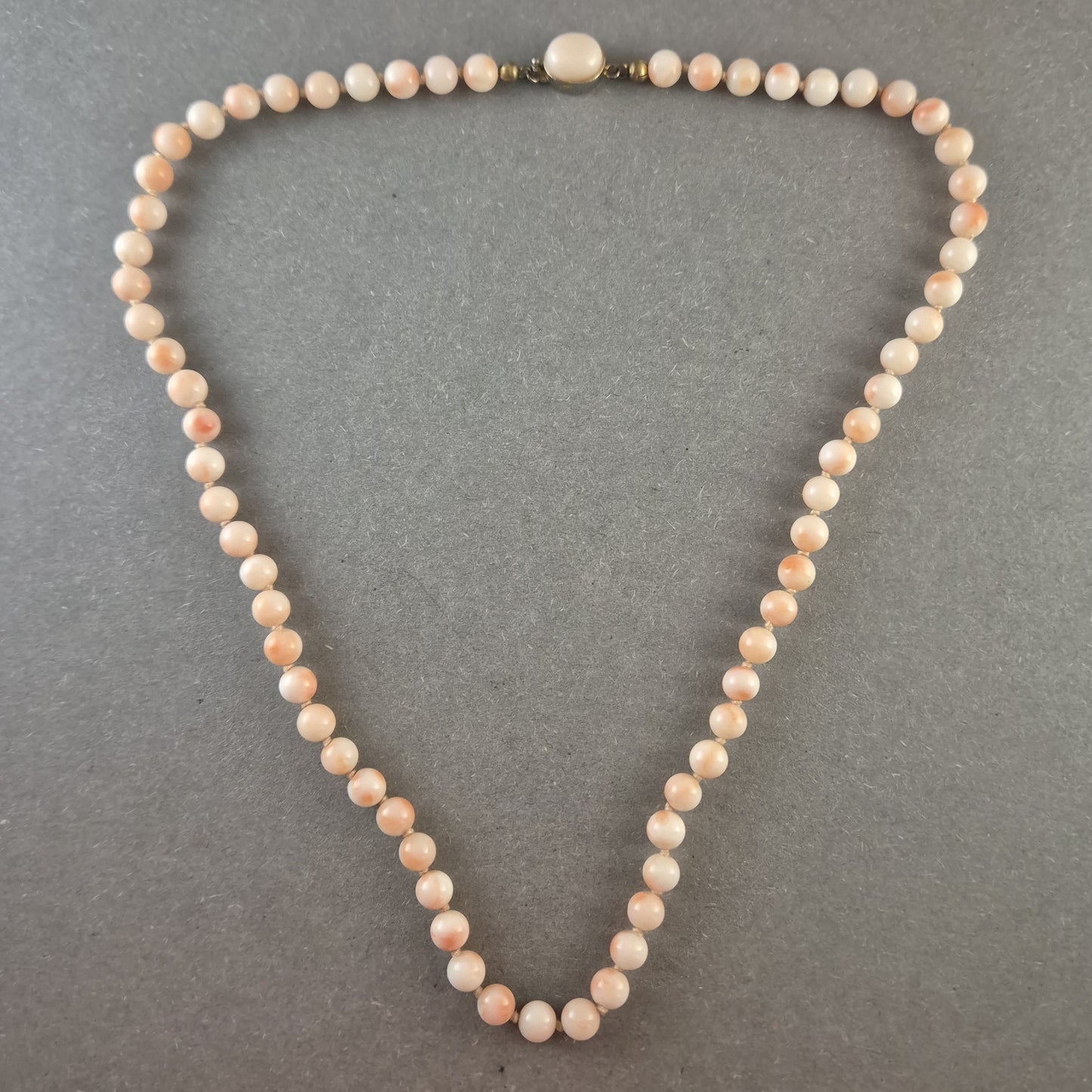 Vintage Korallenhalskette mit Goldverschluss – Eleganter Klassiker