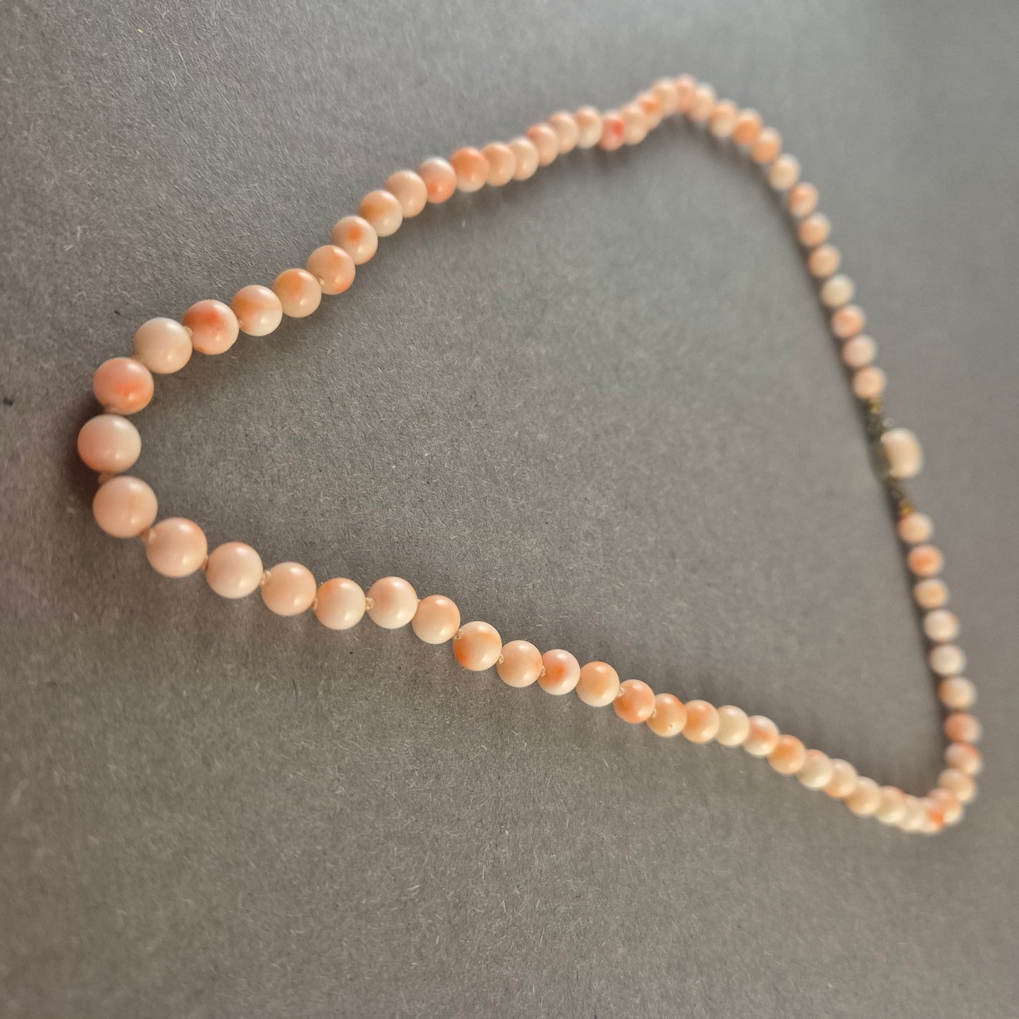 Vintage Korallenhalskette mit Goldverschluss – Eleganter Klassiker