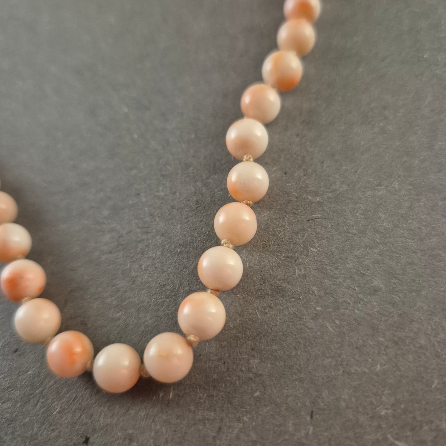 Vintage Korallenhalskette mit Goldverschluss – Eleganter Klassiker