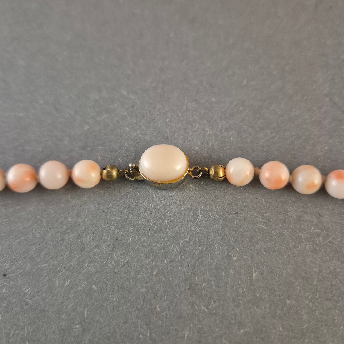 Vintage Korallenhalskette mit Goldverschluss – Eleganter Klassiker