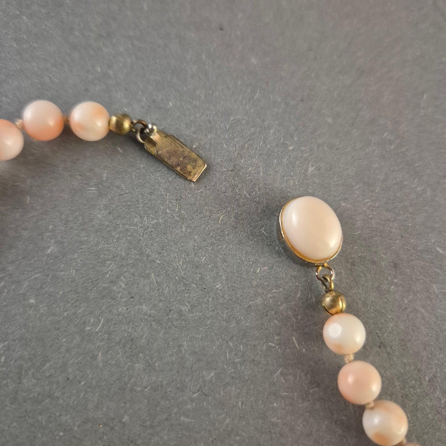 Vintage Korallenhalskette mit Goldverschluss – Eleganter Klassiker