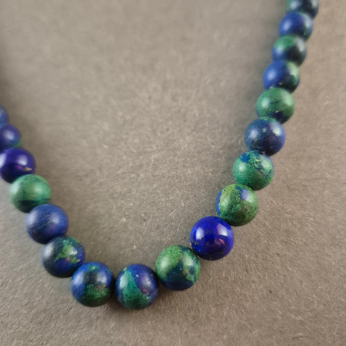 Vintage Azurit-Malachit-Halskette – Elegantes Farbenspiel