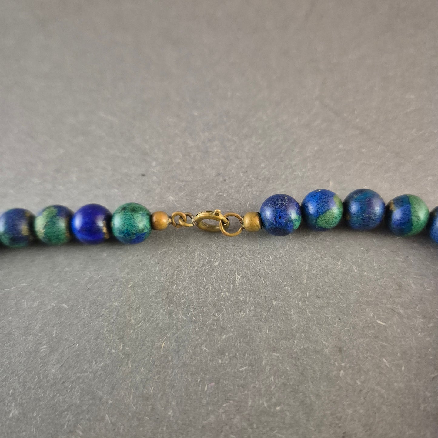 Vintage Azurit-Malachit-Halskette – Elegantes Farbenspiel