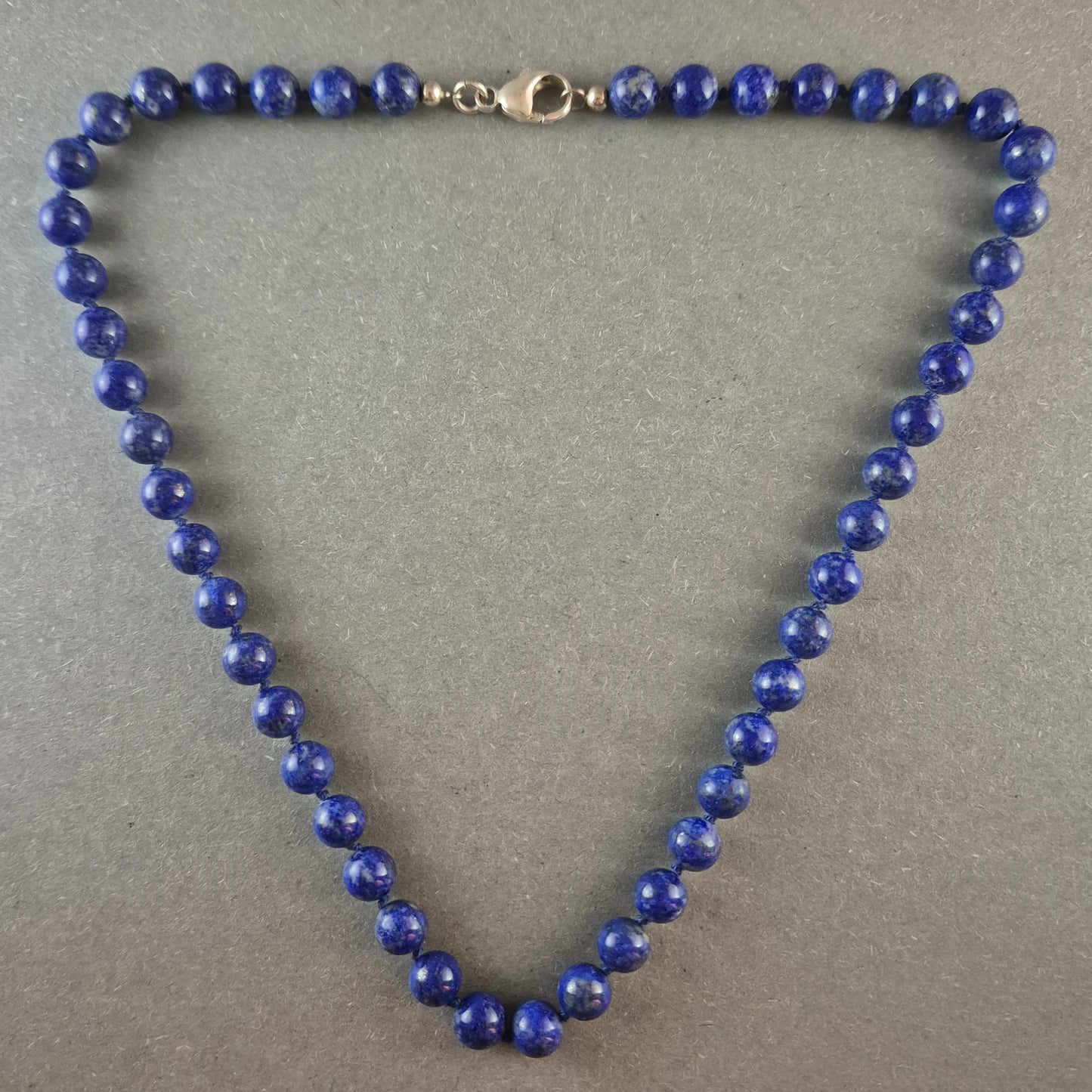 Edle Lapislazuli-Halskette mit Silberverschluss – Tiefblaue Eleganz