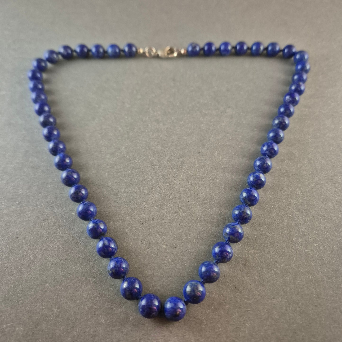 Edle Lapislazuli-Halskette mit Silberverschluss – Tiefblaue Eleganz