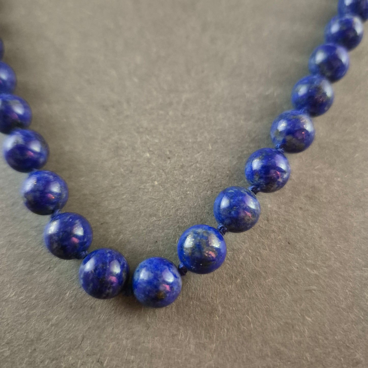 Edle Lapislazuli-Halskette mit Silberverschluss – Tiefblaue Eleganz