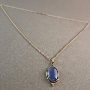 Vintage Silberkette mit ovalem Blauachat-Anhänger – Klassische Eleganz