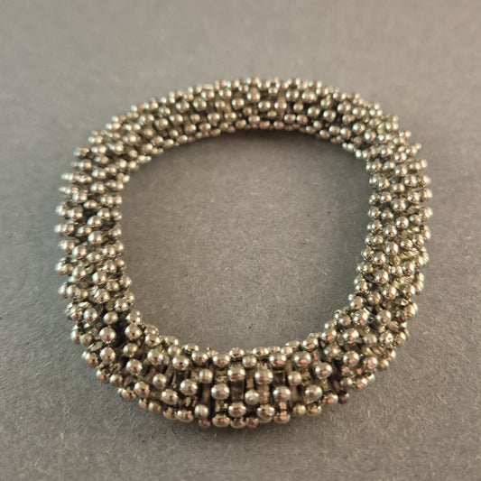 Vintage-Armband mit geflochtenem Perlen-Design in Silberoptik