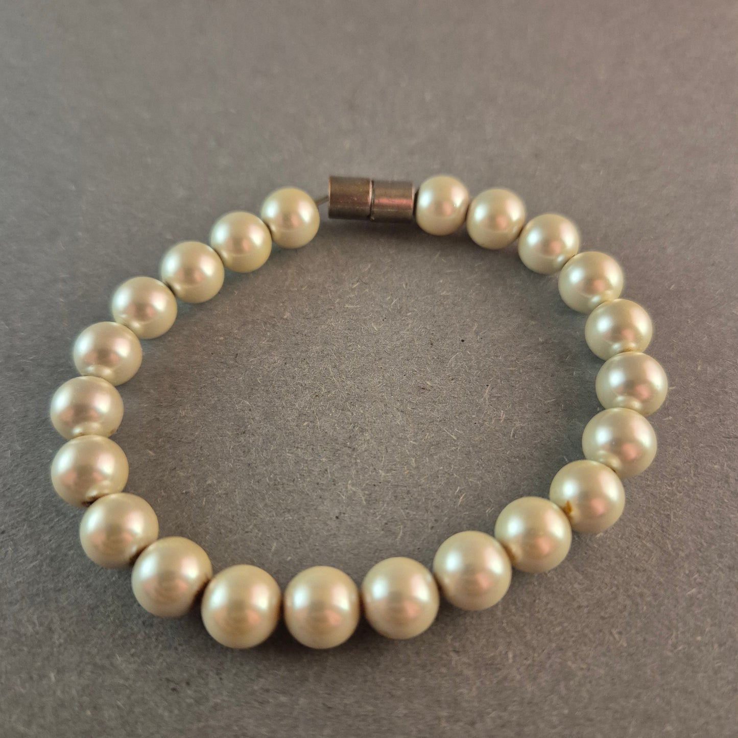Elegantes Perlenarmband mit Magnetverschluss
