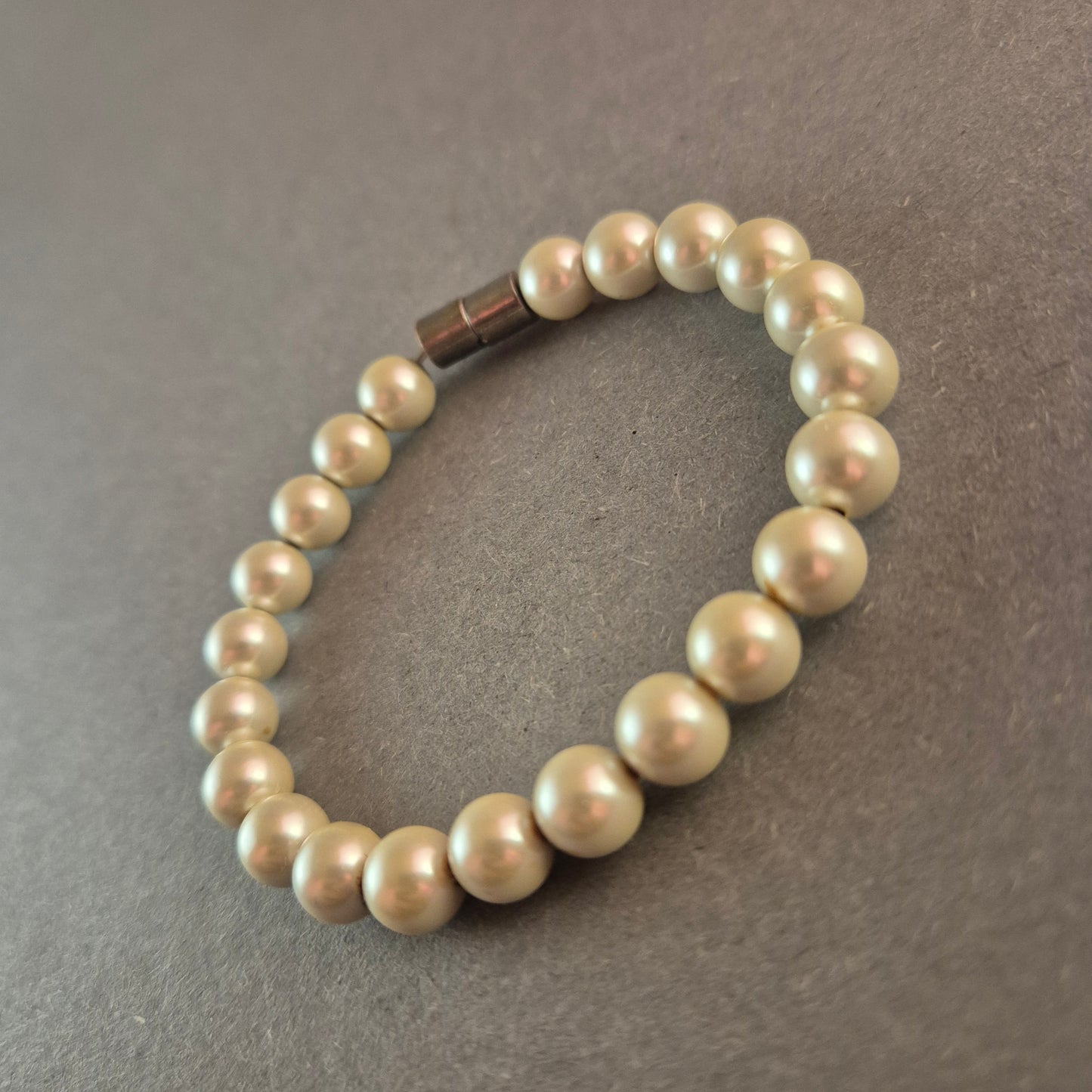 Elegantes Perlenarmband mit Magnetverschluss