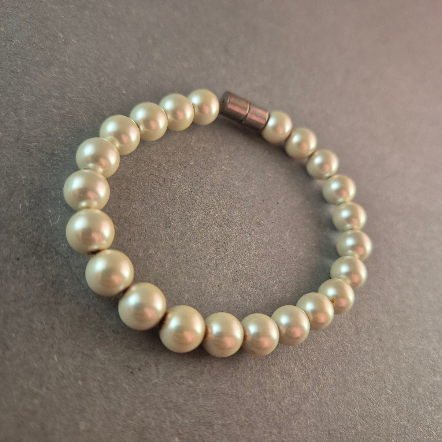 Elegantes Perlenarmband mit Magnetverschluss