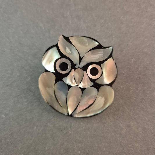 Vintage-Eulen-Brosche mit Perlmutt-Intarsien