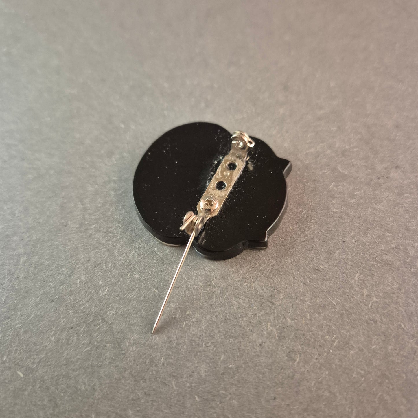 Vintage-Eulen-Brosche mit Perlmutt-Intarsien