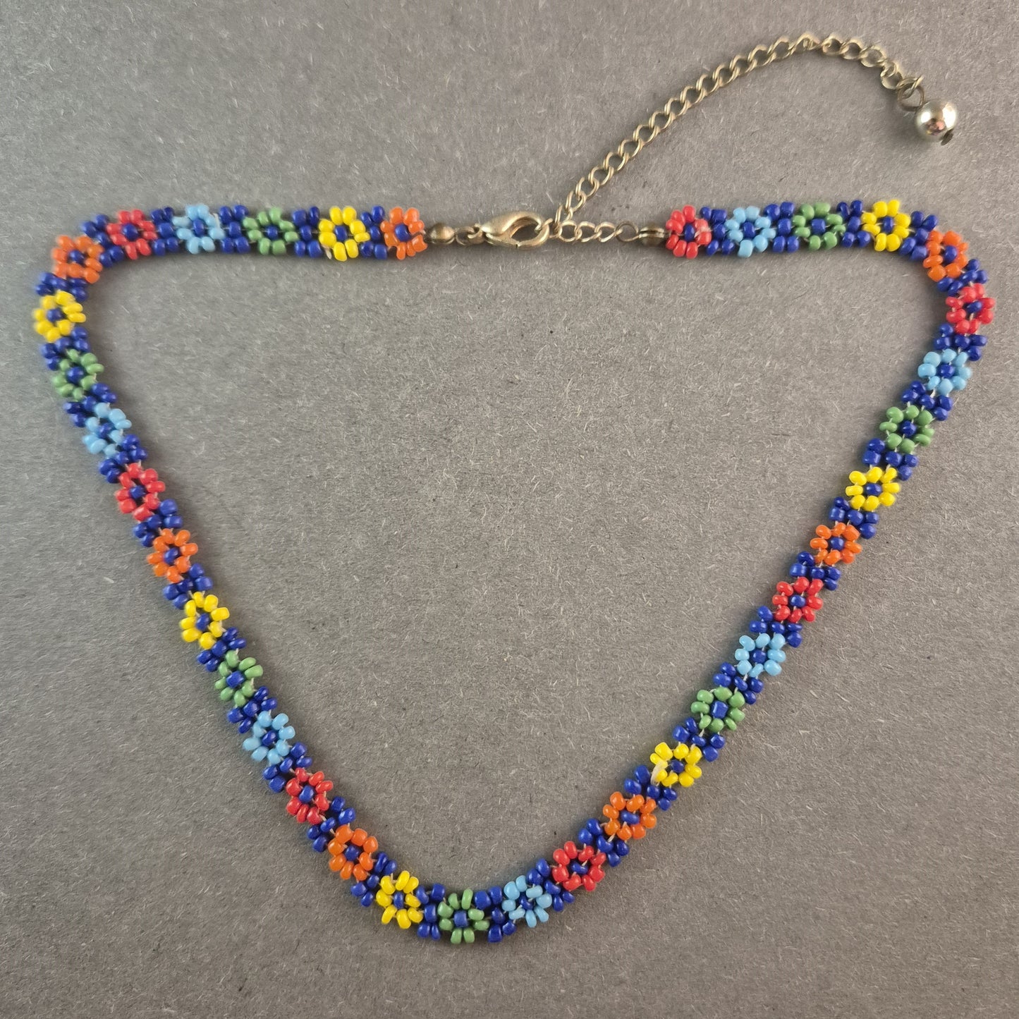 Handgefertigte Vintage-Perlenkette mit buntem Blumenmuster