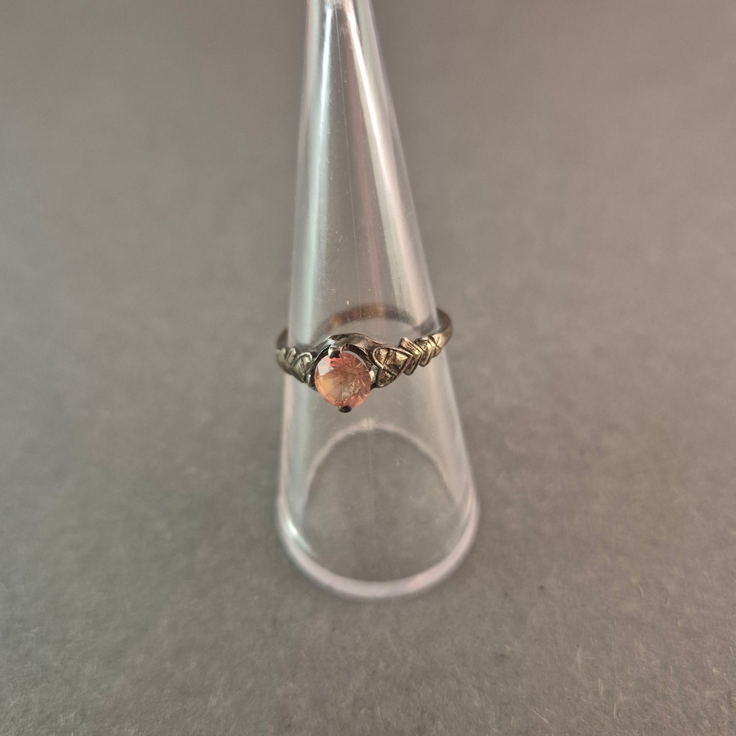 Antiker Silberring mit zartem Rosenquarz-Stein