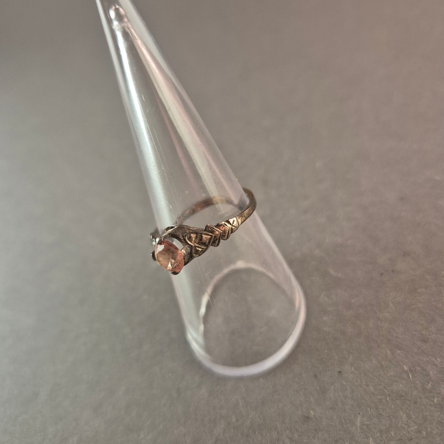 Antiker Silberring mit zartem Rosenquarz-Stein