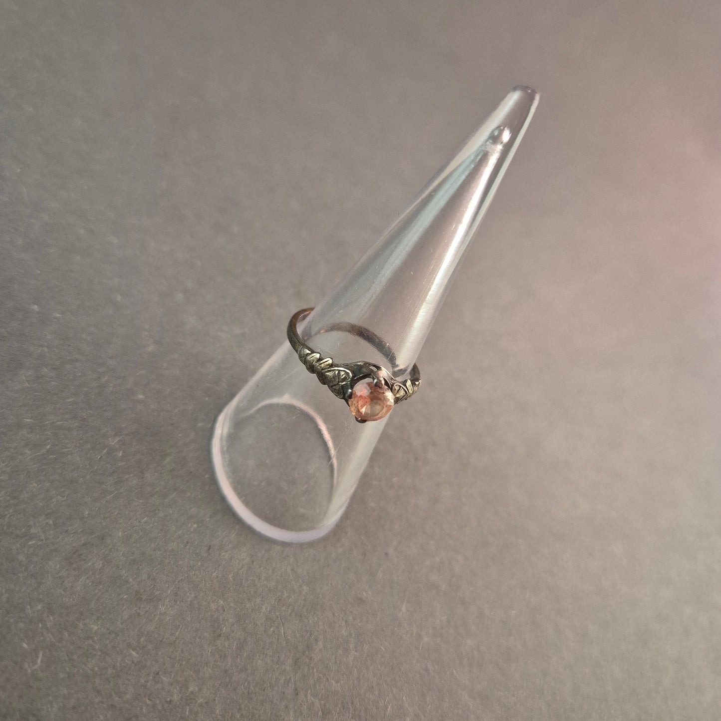 Antiker Silberring mit zartem Rosenquarz-Stein