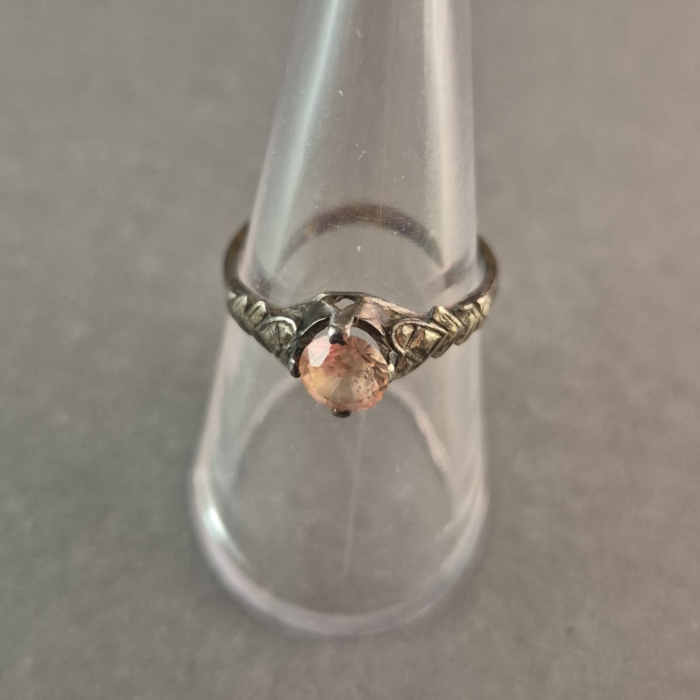 Antiker Silberring mit zartem Rosenquarz-Stein