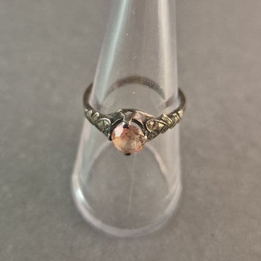 Antiker Silberring mit zartem Rosenquarz-Stein