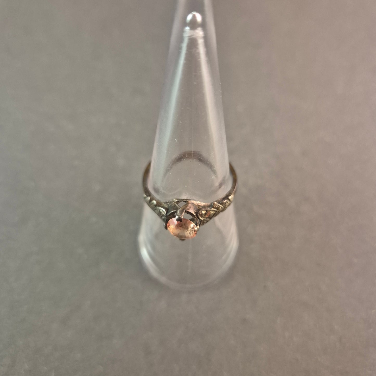 Antiker Silberring mit zartem Rosenquarz-Stein